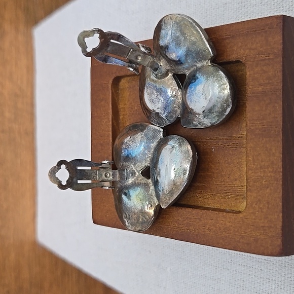 VINTAGE FACETED GLASS TEARDROP STONES CLIP-ON EARRINGS - Picture 4 of 4
